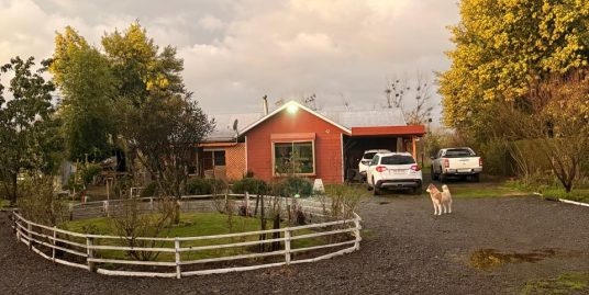 PARCELA AGRADO 8000M2 CON CASA 130M2 + QUINCHO Y PISCINA